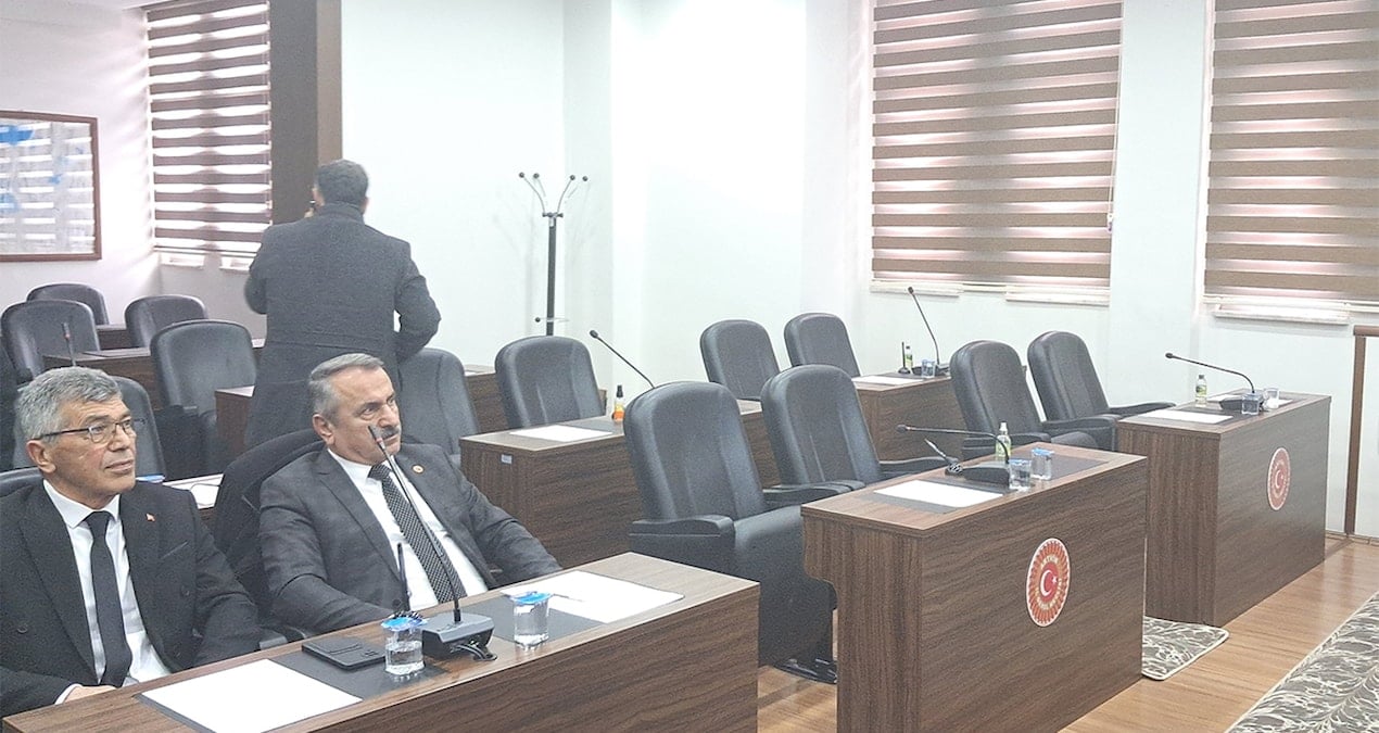 CHP’li meclis üyesi konuştu, AKP’liler salonu terk etti