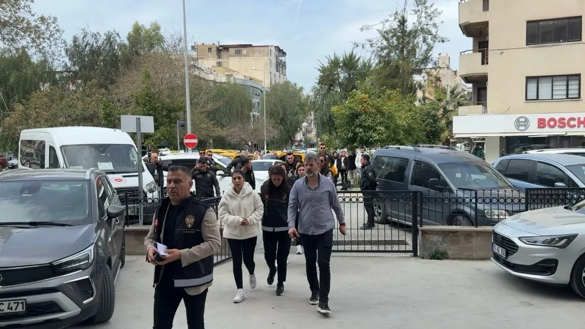 Tapu Müdürüne akıl almaz tuzak! Kurye kılığına giren kadın tapu müdürünü bayıltıp silah zoruyla senet imzalattı!