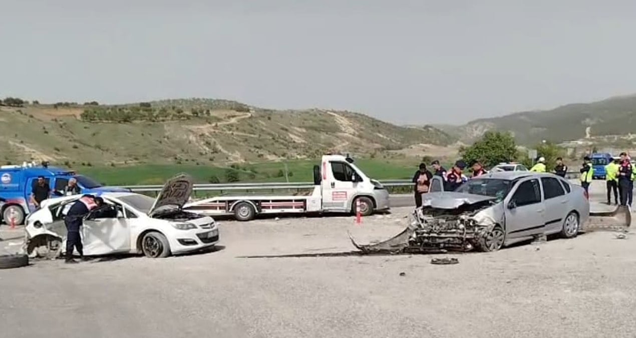 Adıyaman’da otomobiller kafa kafaya çarpıştı: Ölü ve yaralılar var