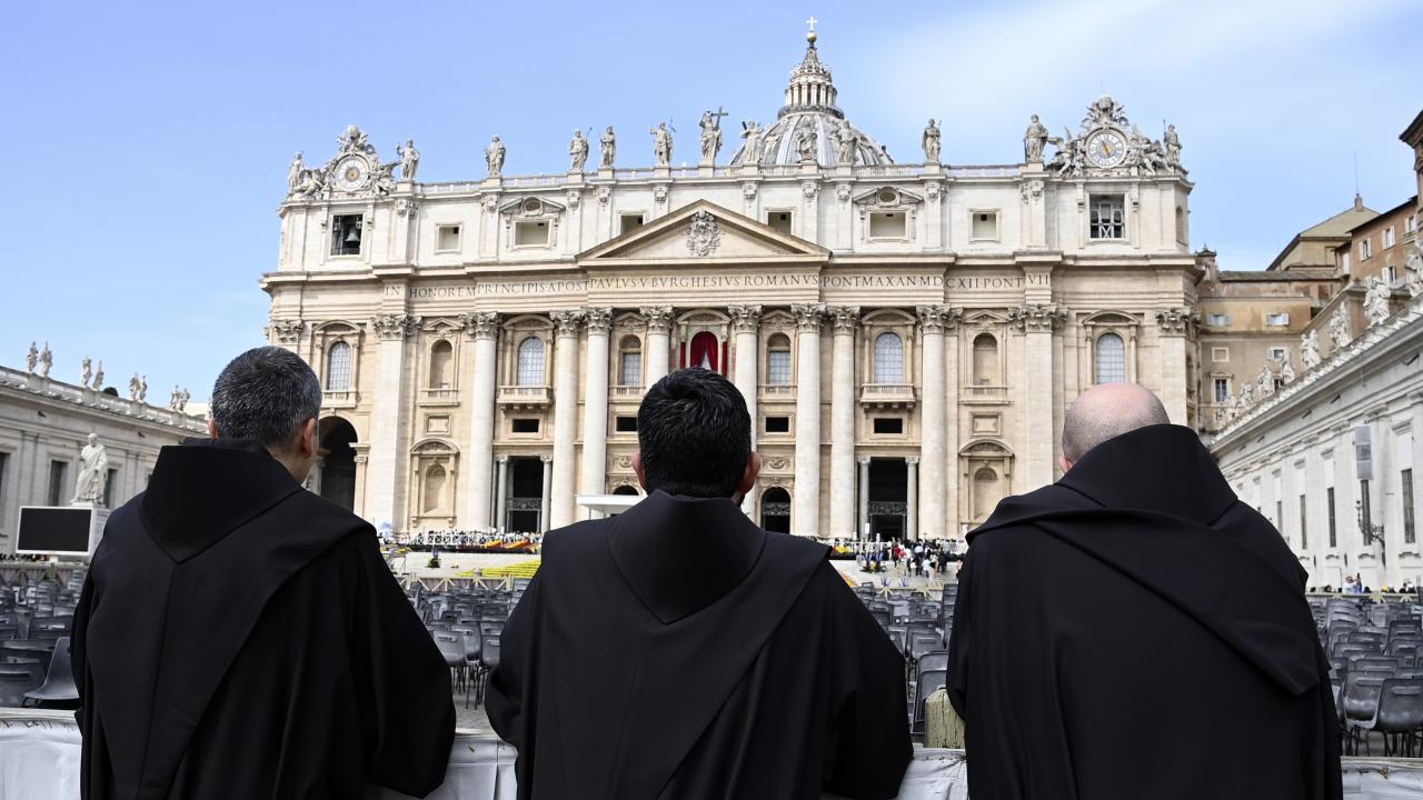 Vatikan’da papalık seçiminde ikinci gün oylamaları başladı
